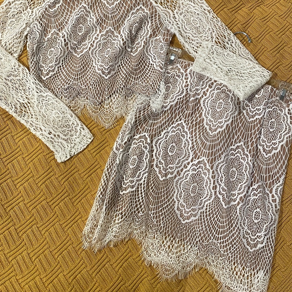 ~*LACE SET*~ - Picture 2 of 7